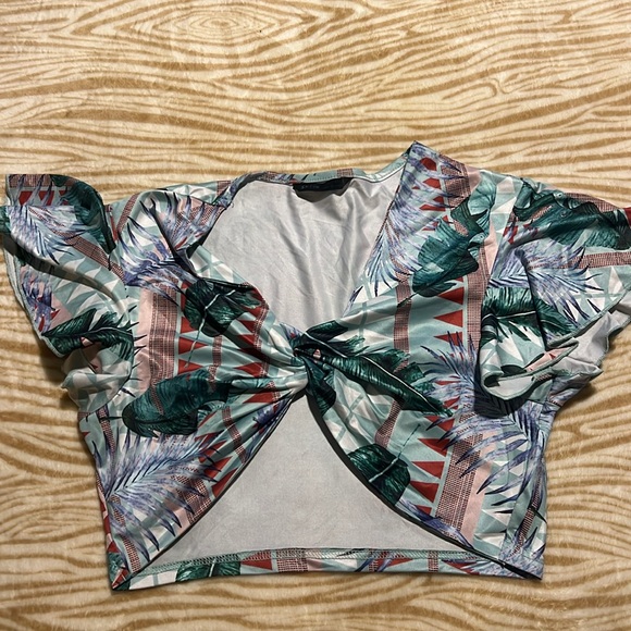 Tops - Picture 5 of 6